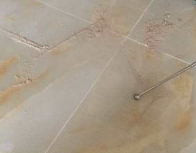 建水瓷砖空鼓维修公司分享粘合剂选择不当在瓷砖铺贴过程中可能导致以下问题