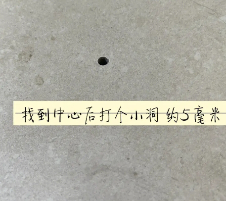 建水瓷砖空鼓维修公司专业解答在瓷砖铺贴过程中，如果砂料搅拌不均匀，将会带来以下问题